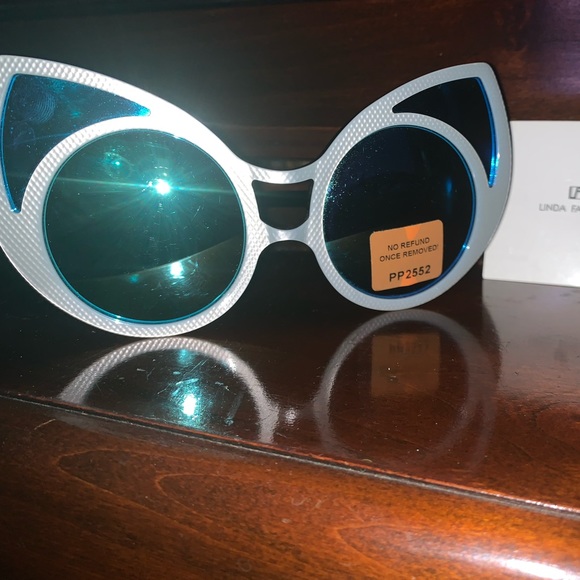 Linda Farrow, RARE, Opalescent Pearl Colored Cat Sunglasses, BNIB - Picture 2 of 6